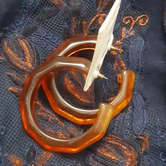Free People Jewelry - NWT Free People resin amber hoop earrings